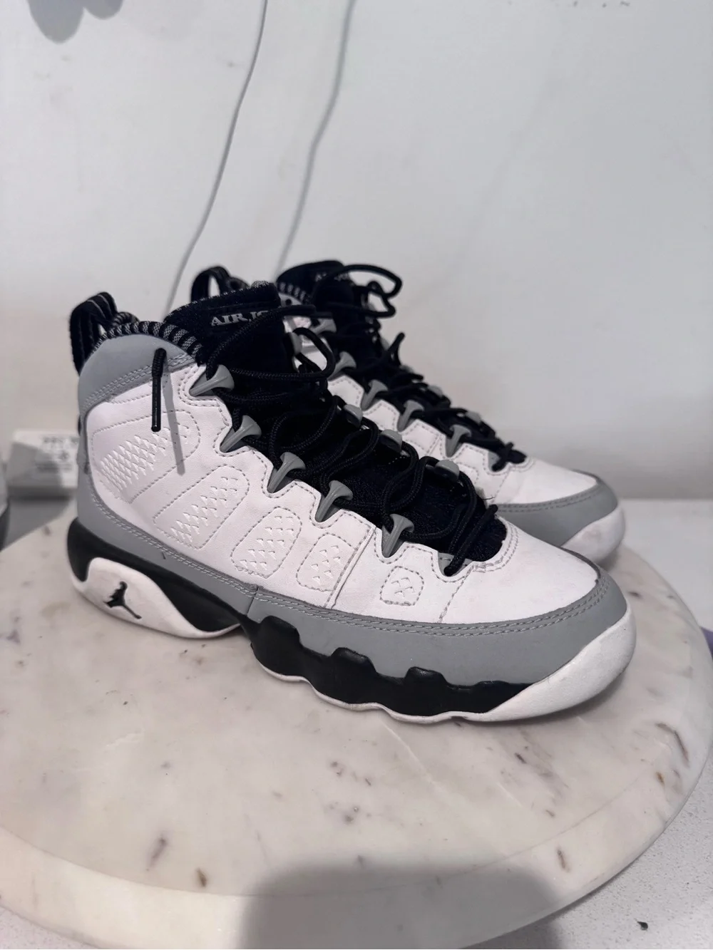 Jordan retro 9 Barons size 4Y